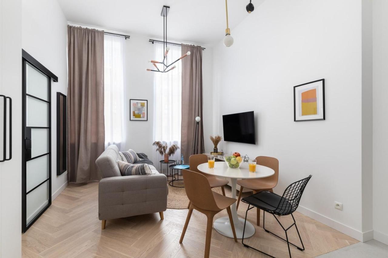 Boduena 4 - Elegant In Centre By Renters Butas